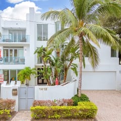 Walk to Las Olas | 4BR Ensuite | Heated Pool