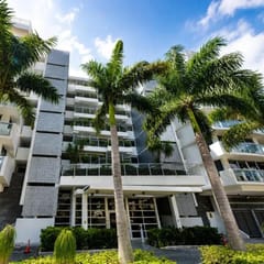 Chic Bay Harbor 3BR, Rooftop Pool, Free Parking