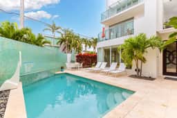 Walk to Las Olas | 4BR Ensuite | Heated Pool - Image 5