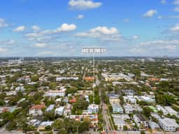 Walk to Las Olas | 4BR Ensuite | Heated Pool - Image 3