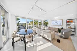 Chic Bay Harbor 3BR, Rooftop Pool, Free Parking - Image 4