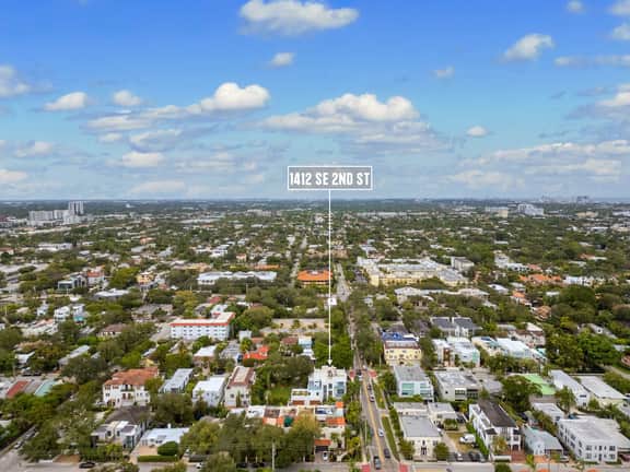 Walk to Las Olas | 4BR Ensuite | Heated Pool - Image 3