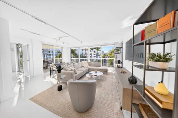 Chic Bay Harbor 3BR, Rooftop Pool, Free Parking - Image 5